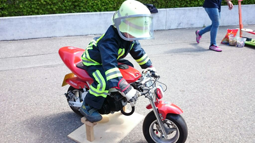 Kind auf Motorrad